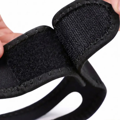 Detalle del sistema de velcro ajustable de Ronix™ Sleep Band. Fácil de colocar y ofrece un ajuste preciso y cómodo.
