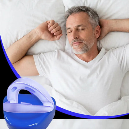 Hombre durmiendo profundamente con Ronix NightFit dispositivo antirronquidos de avance mandibular para eliminar el ronquido